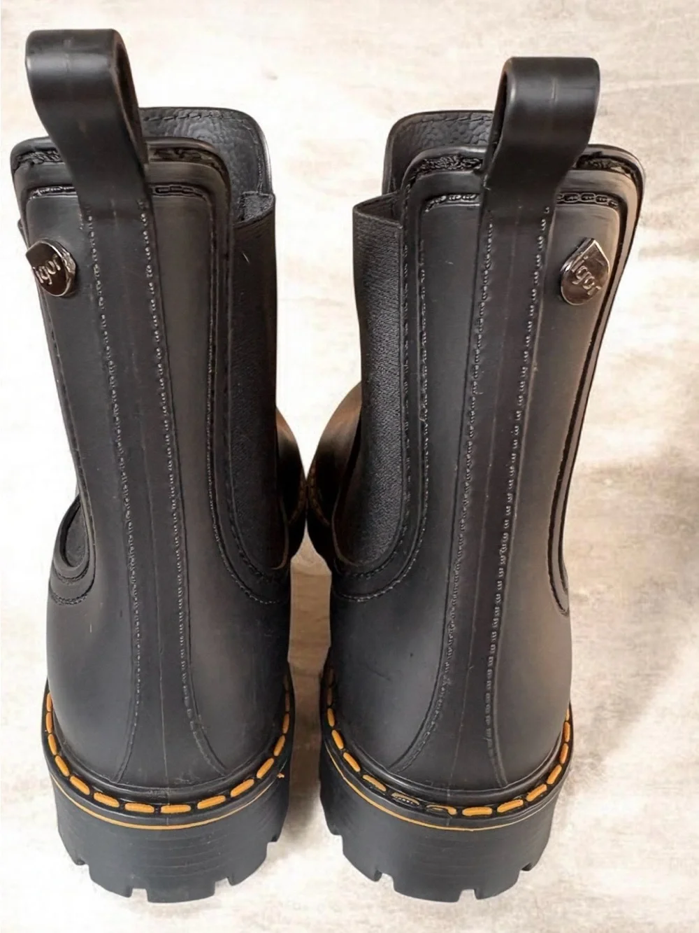 IGOR Women’s Black Rain boot Sleek Slip-On Design Size 41 Like New